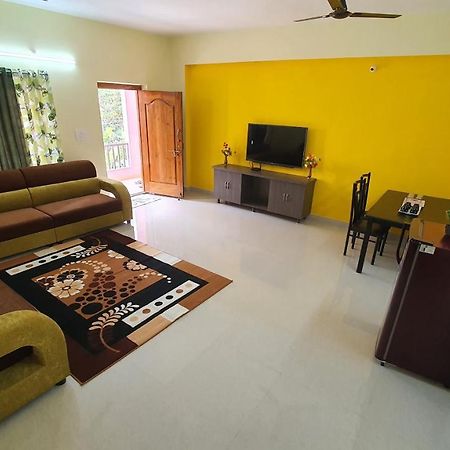 Tirupati Homestay - 2Bhk Ac Family Apartments Near Alipiri And Kapilatheertham - Walk To A2B Veg Restaurant - Wifi - Android Tv - Easy Access To Tirumala Экстерьер фото