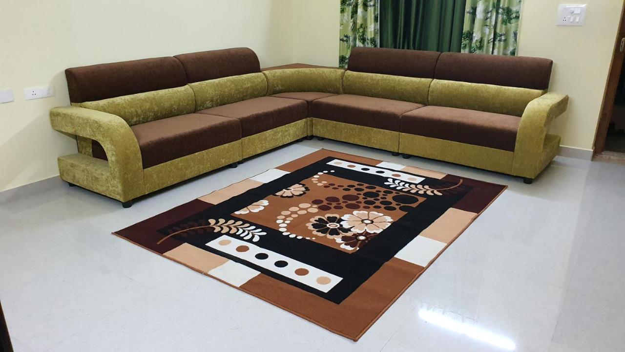 Tirupati Homestay - 2Bhk Ac Family Apartments Near Alipiri And Kapilatheertham - Walk To A2B Veg Restaurant - Wifi - Android Tv - Easy Access To Tirumala Экстерьер фото