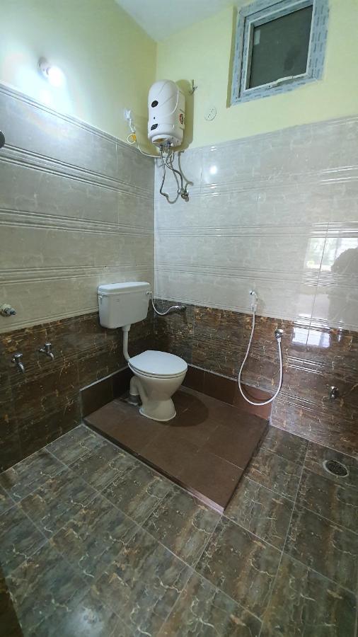 Tirupati Homestay - 2Bhk Ac Family Apartments Near Alipiri And Kapilatheertham - Walk To A2B Veg Restaurant - Wifi - Android Tv - Easy Access To Tirumala Экстерьер фото