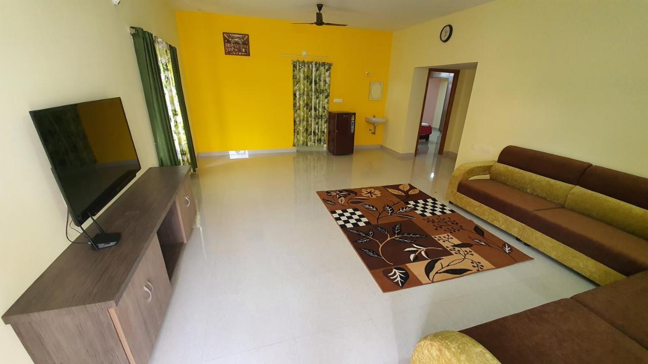 Tirupati Homestay - 2Bhk Ac Family Apartments Near Alipiri And Kapilatheertham - Walk To A2B Veg Restaurant - Wifi - Android Tv - Easy Access To Tirumala Экстерьер фото