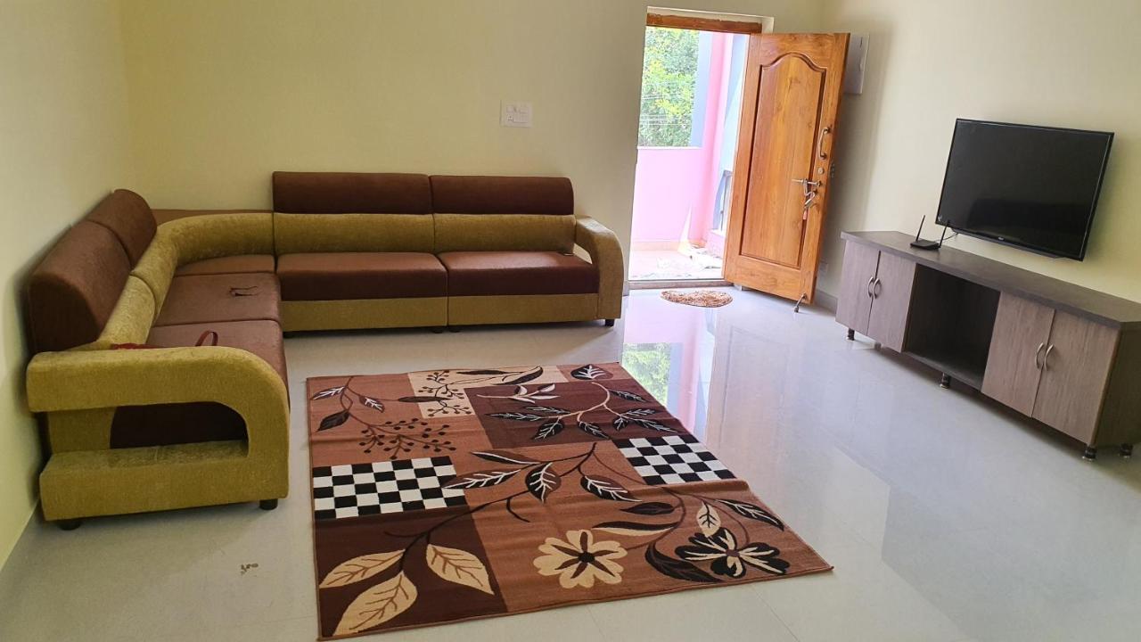 Tirupati Homestay - 2Bhk Ac Family Apartments Near Alipiri And Kapilatheertham - Walk To A2B Veg Restaurant - Wifi - Android Tv - Easy Access To Tirumala Экстерьер фото